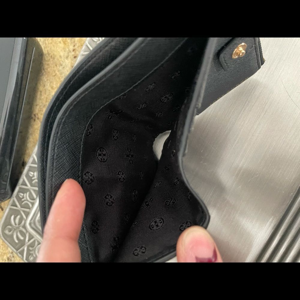 New Tory Burch wallet 🖤 - Picture 4 of 8